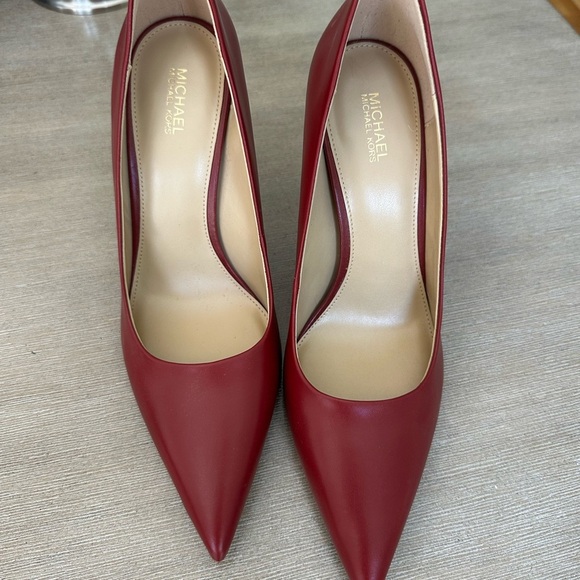 Michael Kors Women's deep red Amara Pumps size 9 nwot - Picture 2 of 11